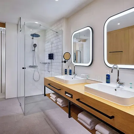 Four Points By Sheraton Panoramahaus 호텔 도른비른