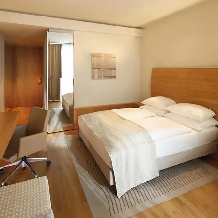 Ξενοδοχείο Four Points By Sheraton Panoramahaus 4*